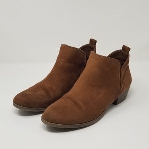 Brown Booties, size 8, zip up